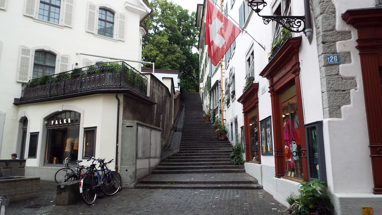 La Croix-Rousse — accès camion déménagement, façades typiques, parking